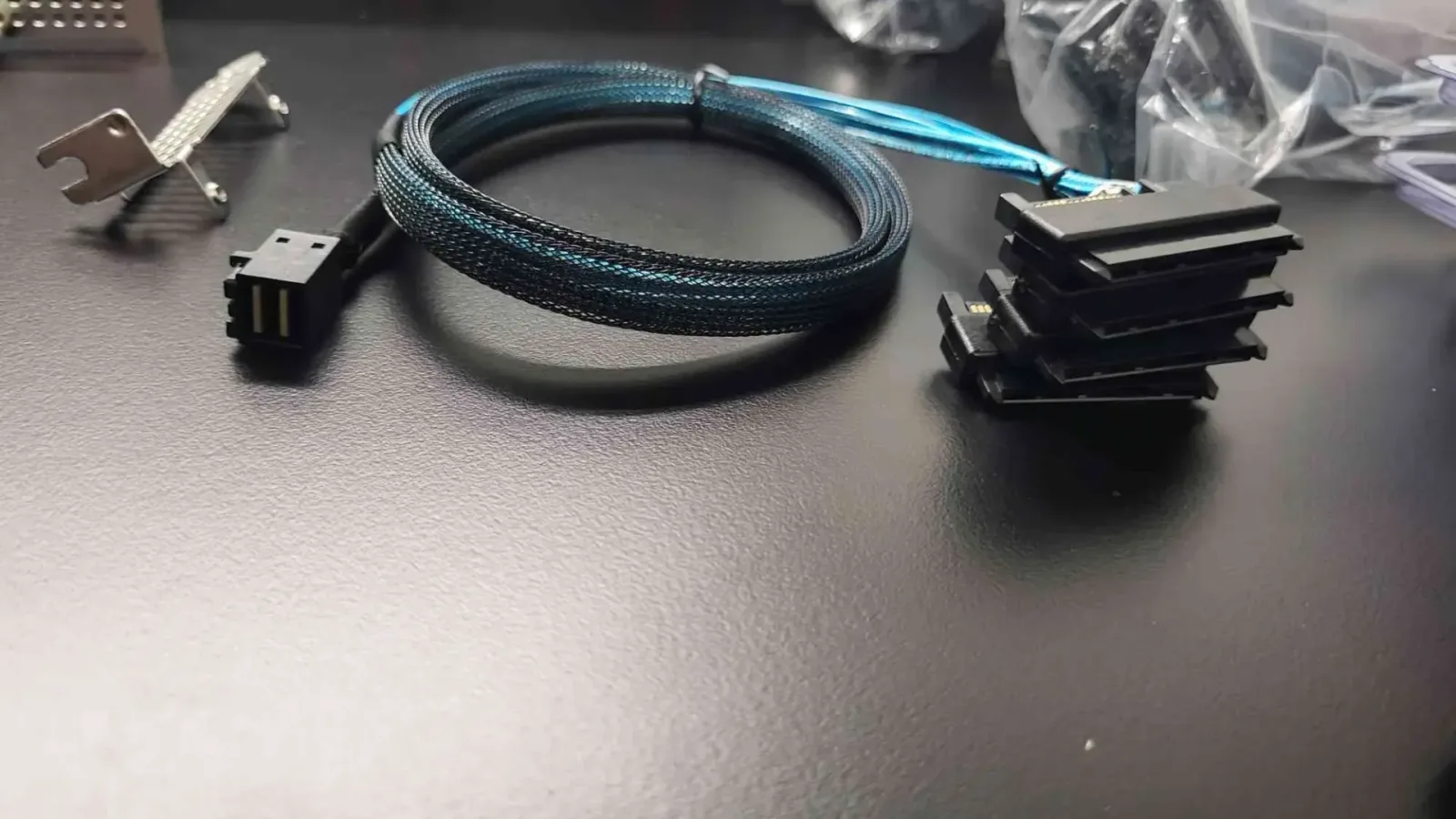 SFF-8643 to 4x SFF-8482